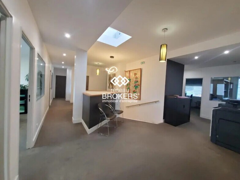 Bureau dans Challes-les-Eaux à vendre - Photo intérieure – Image 2 sur 7