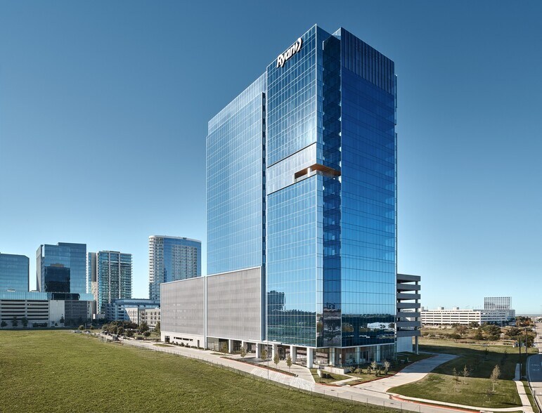 8101 Windrose Ave, Plano, TX à louer - Photo de l’immeuble – Image 2 sur 19