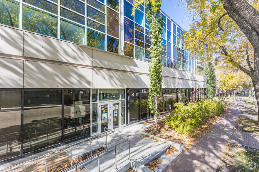 10180 112th St NW, Edmonton, AB à louer - Photo de l’immeuble – Image 3 sur 8
