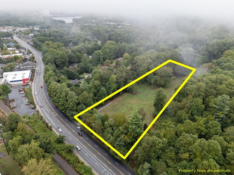 1945 Hendersonville Rd, Asheville, NC à vendre - Photo de l’immeuble – Image 3 sur 13