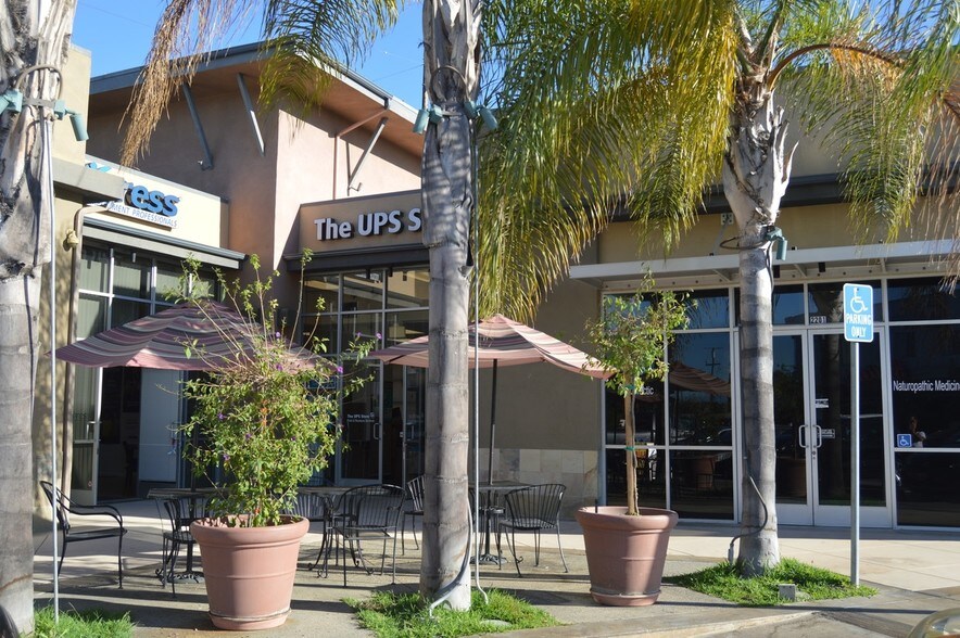 2201 N Lakewood Blvd, Long Beach, CA à vendre - Photo de l’immeuble – Image 3 sur 8