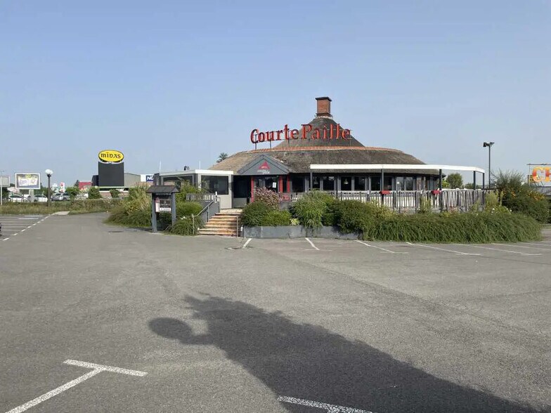 Local commercial dans Allonne à louer - Photo de l’immeuble – Image 1 sur 1