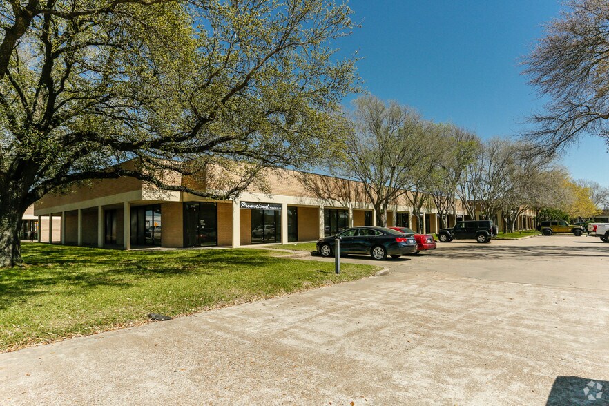 1700-1750 W Sam Houston Pky N, Houston, TX à louer - Photo principale – Image 1 sur 20