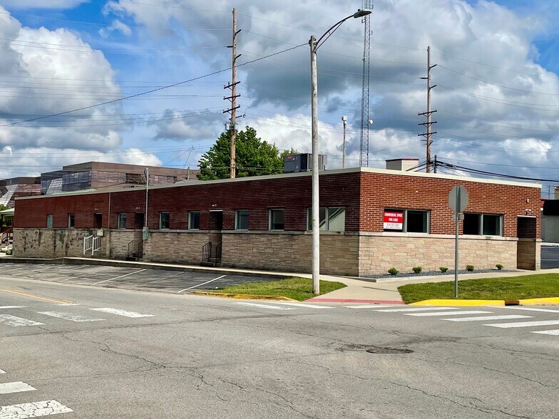 222 N Buffalo St, Warsaw, IN à louer - Photo de l’immeuble – Image 1 sur 16