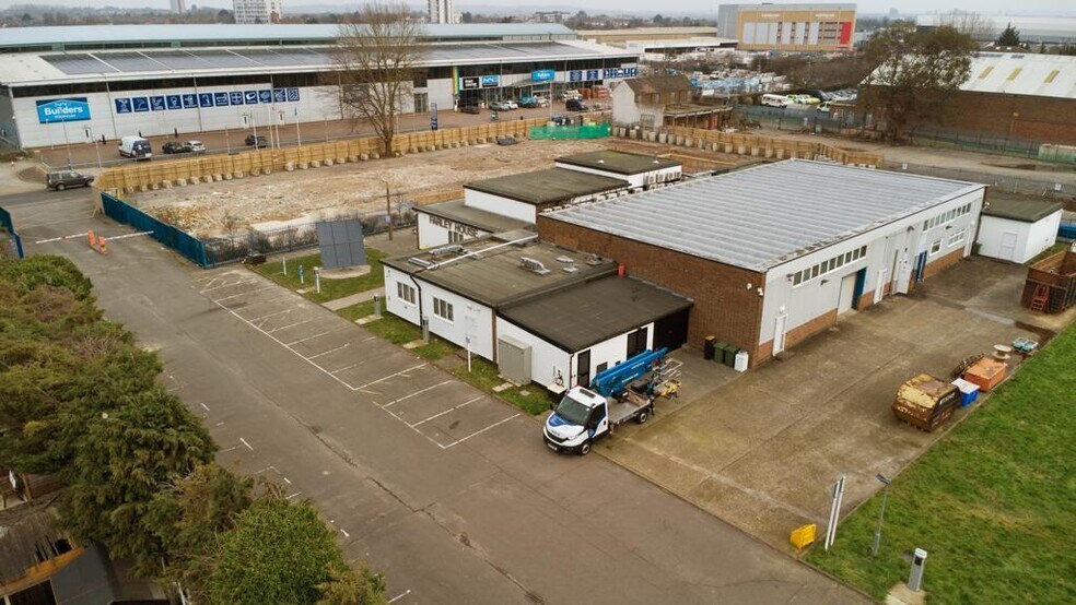 22-42 Freshwater Rd, Dagenham à louer - Photo de l’immeuble – Image 3 sur 12