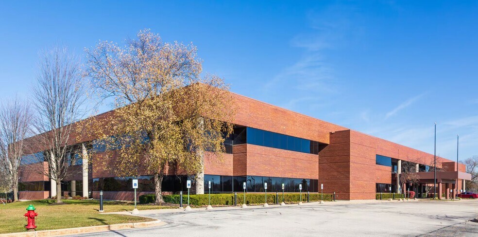 11000 W Lake Park Dr, Milwaukee, WI à louer - Photo de l’immeuble – Image 2 sur 10