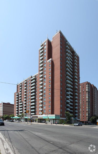 2468 W Eglinton Ave, Toronto, ON à louer - Photo de l’immeuble – Image 2 sur 13