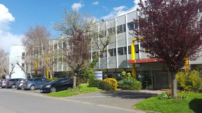 Plus de détails pour 10 Chaussée Jules César, Osny - Bureau à louer