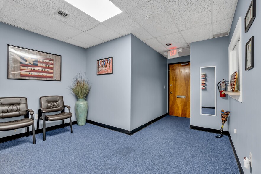 721 N Beers St, Holmdel, NJ à vendre - Photo de l’immeuble – Image 3 sur 20