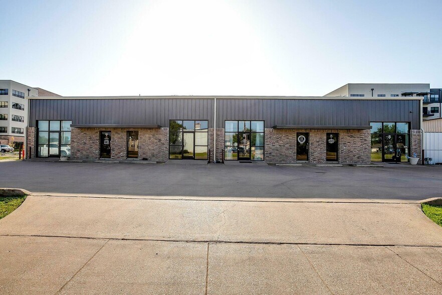 138 N Wilson St, Burleson, TX à louer - Photo de l’immeuble – Image 3 sur 3