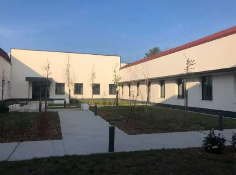 33 Avenue Du Docteur Georges Lévy, Vénissieux à louer - Photo de l’immeuble – Image 2 sur 13