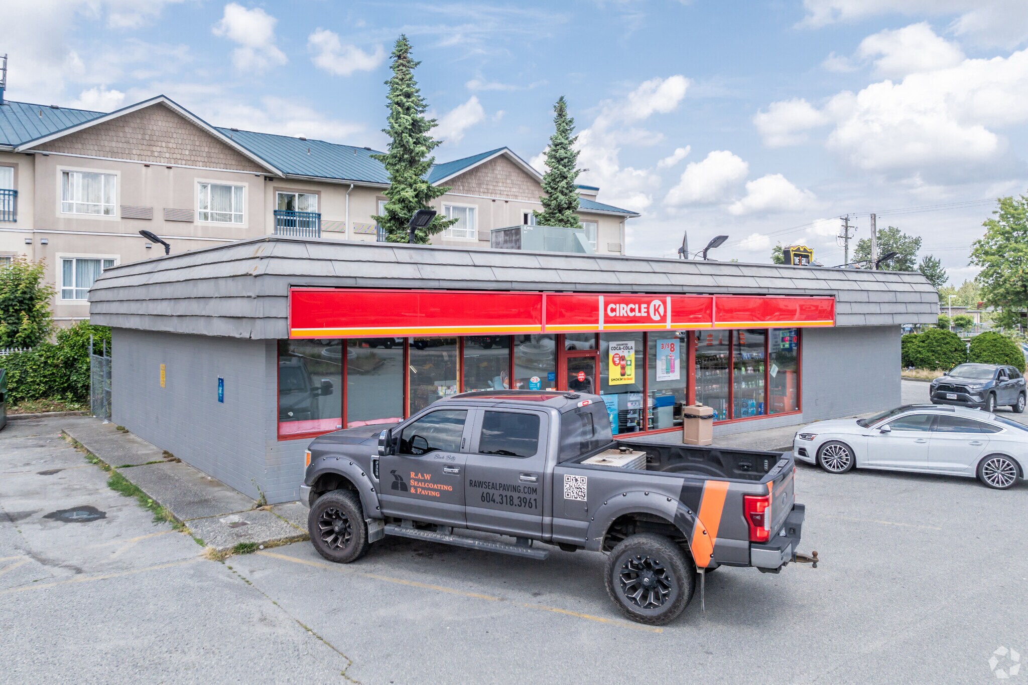 8007 King George Blvd, Surrey, BC à louer Photo principale– Image 1 sur 3