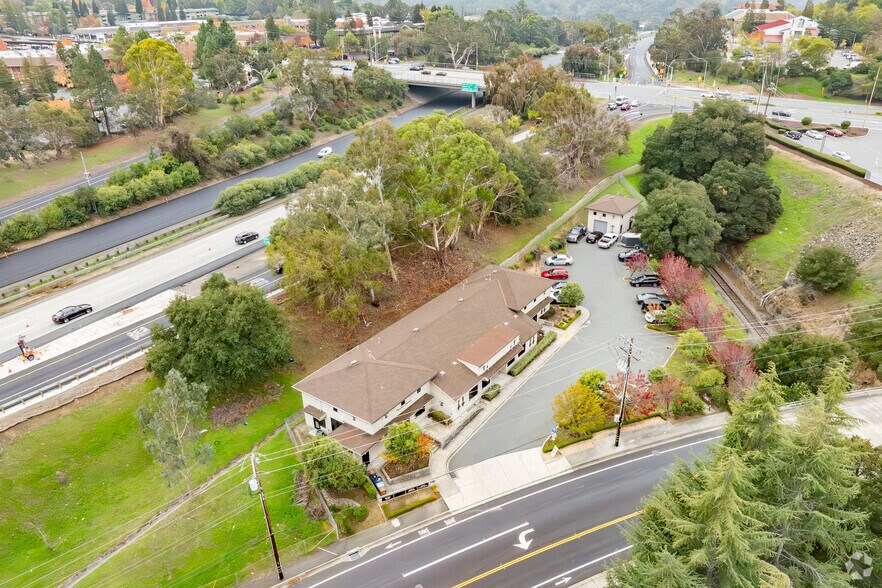 742 Arnold Dr, Martinez, CA à louer - Aérien – Image 3 sur 3