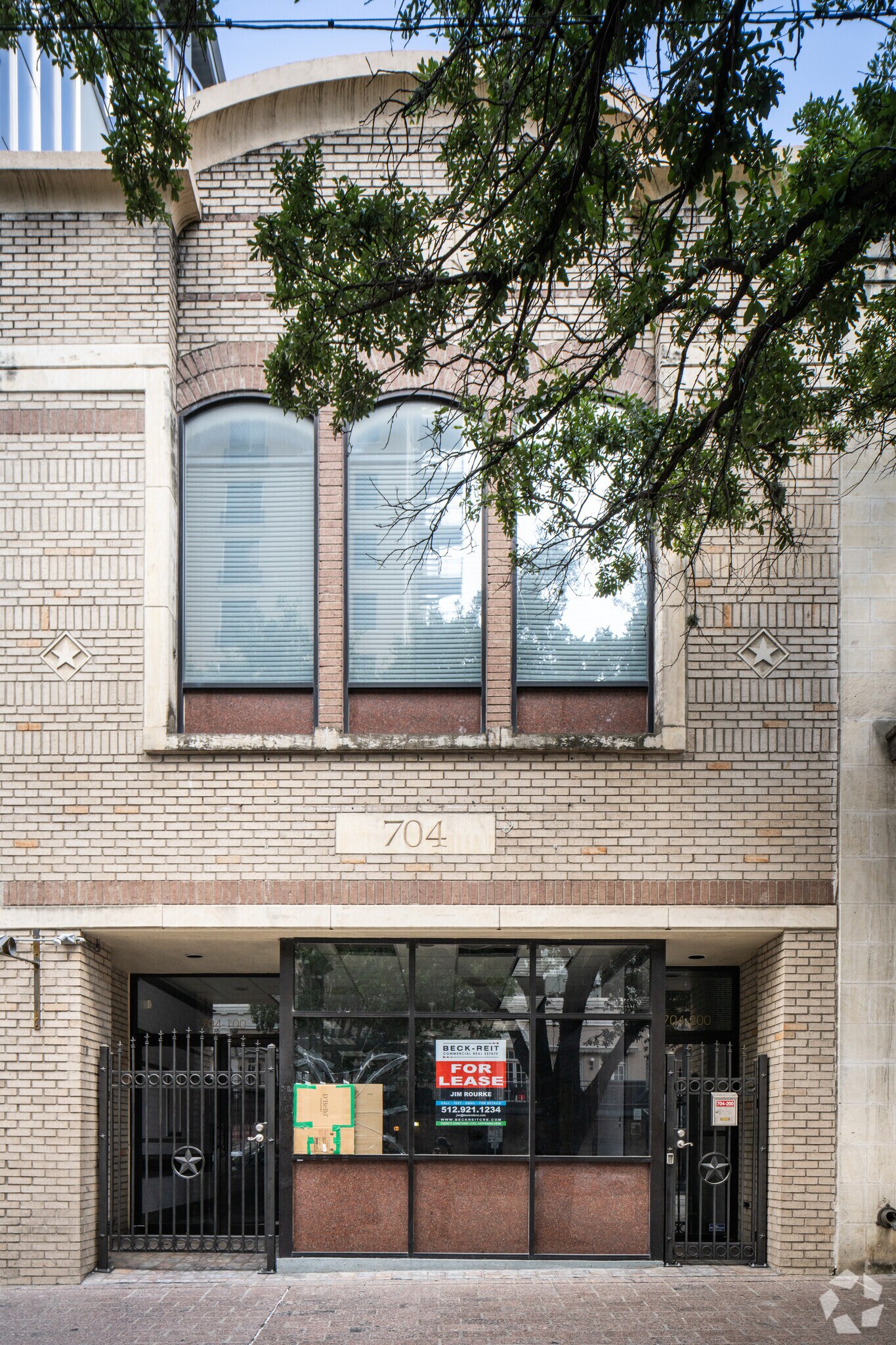 704 Congress Ave, Austin, TX à louer Photo de l’immeuble– Image 1 sur 9