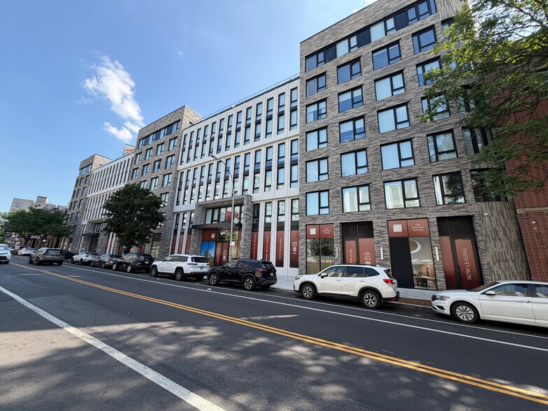 2363 Bedford Ave, Brooklyn, NY à louer - Photo de l’immeuble – Image 2 sur 16