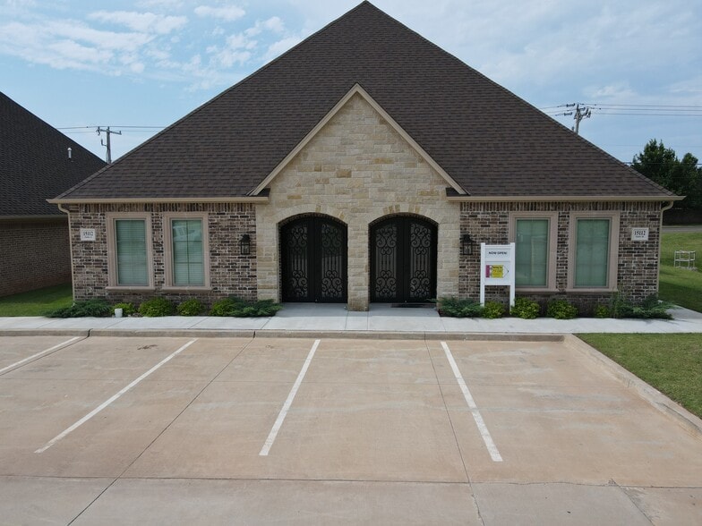 15112 Traditions Blvd, Edmond, OK à louer - Photo de l’immeuble – Image 2 sur 21