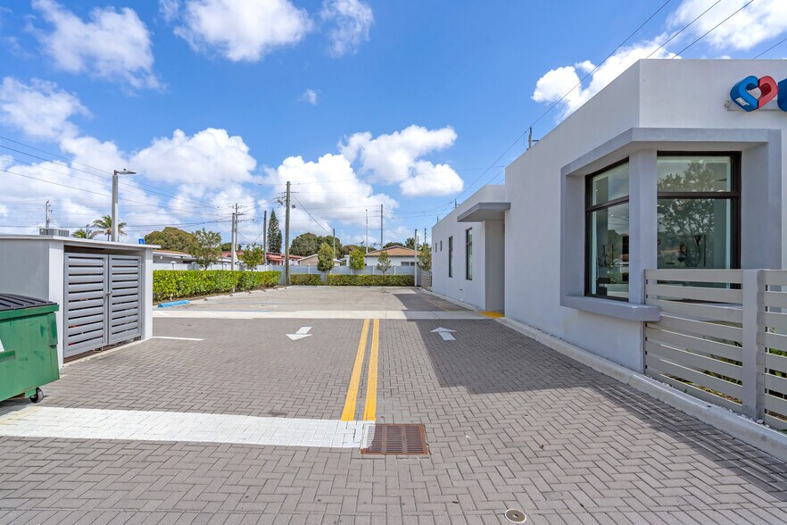 875 E 41st St, Hialeah, FL à vendre - Photo de l’immeuble – Image 3 sur 31