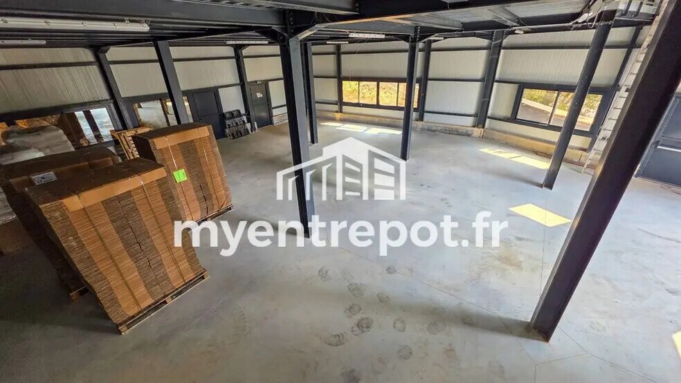 Local d’activités dans Roquefort-la-Bédoule à louer - Photo de l’immeuble – Image 2 sur 8