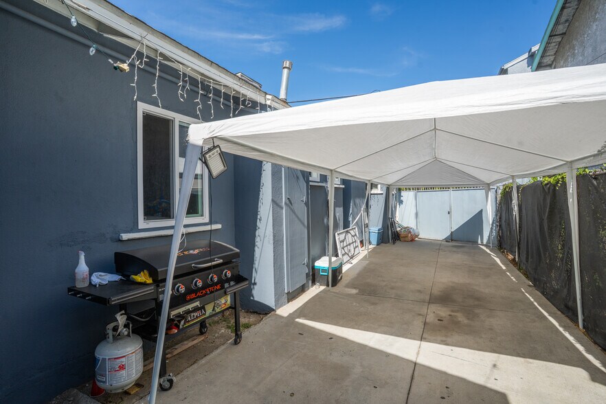 932 Walnut Ave, Long Beach, CA à vendre - Photo de l’immeuble – Image 3 sur 37