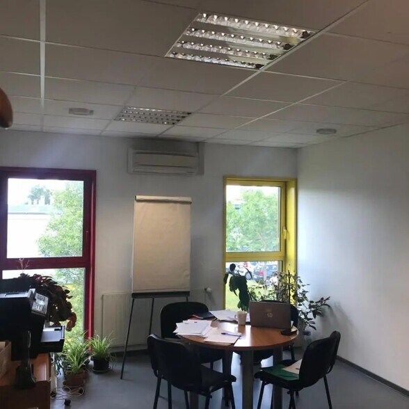 Bureau dans Poitiers à louer - Photo de l’immeuble – Image 3 sur 3