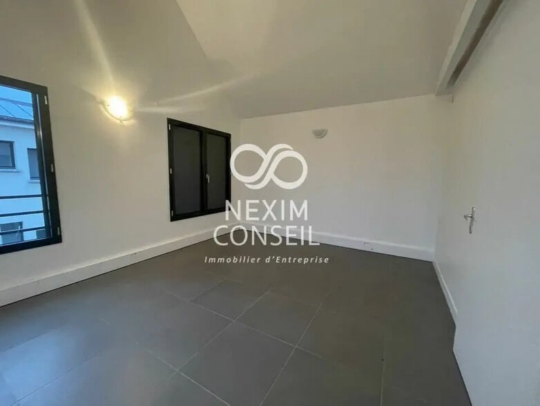 Bureau dans Colombes à louer - Photo de l’immeuble – Image 1 sur 9