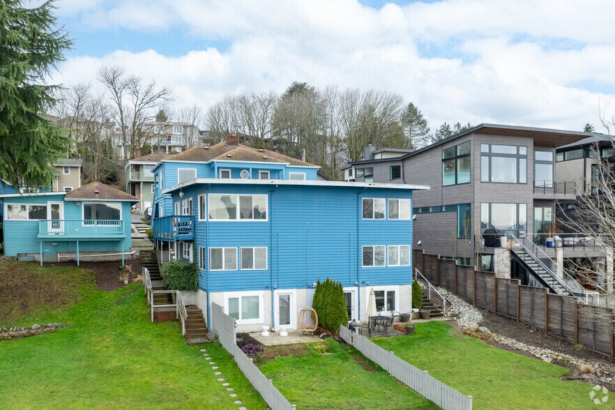 8716 Sand Point Way NE, Seattle, WA à vendre - Photo principale – Image 1 sur 53
