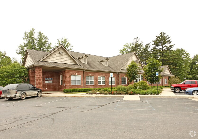 11750 Highland Rd, Hartland, MI à louer - Photo de l’immeuble – Image 3 sur 3