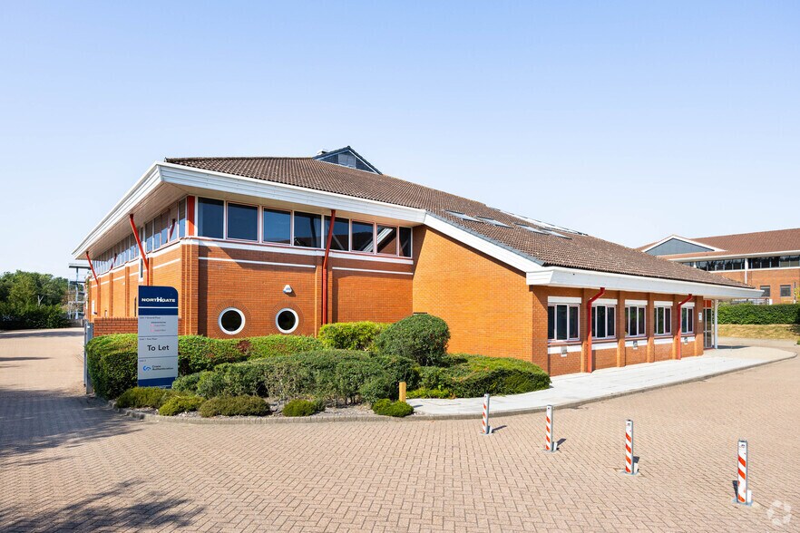 Crockford Ln, Chineham à louer - Photo principale – Image 1 sur 3