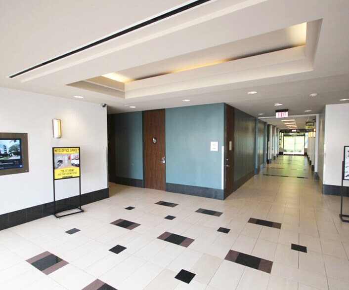 10333 Harwin Dr, Houston, TX à louer - Hall d’entrée – Image 2 sur 6