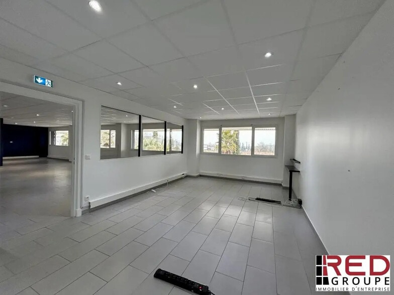 Bureau dans Éguilles à louer - Photo de l’immeuble – Image 3 sur 7
