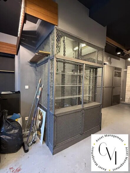 Local commercial dans Paris à louer - Photo de l’immeuble – Image 2 sur 11