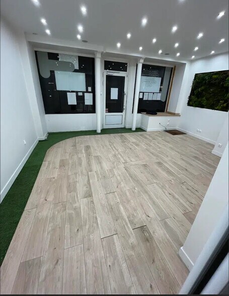 Local commercial dans Paris à louer - Photo de l’immeuble – Image 1 sur 6