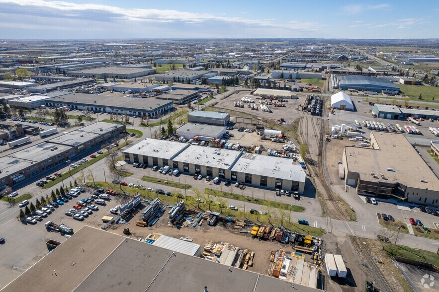 4063 74th Ave SE, Calgary, AB à louer - Aérien – Image 2 sur 6