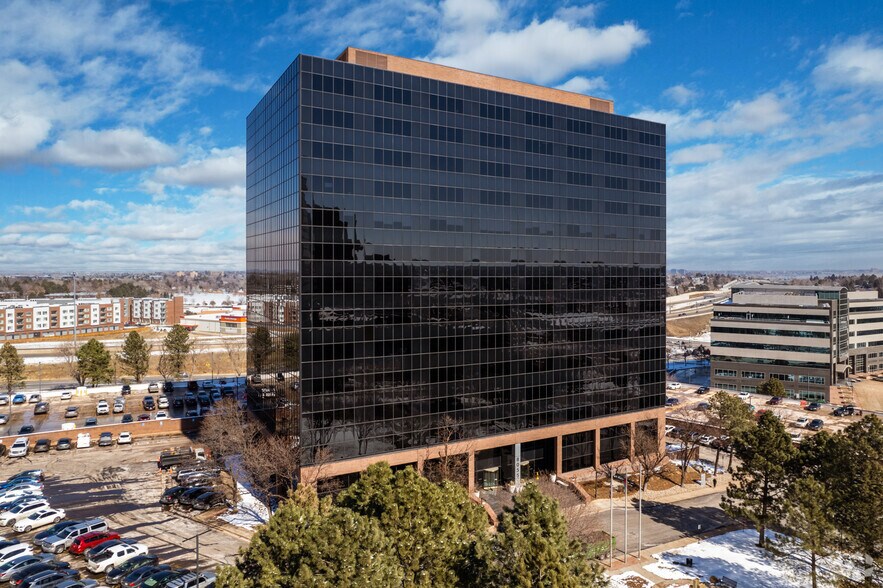 8055 E Tufts Ave, Denver, CO à louer - Photo de l’immeuble – Image 2 sur 12