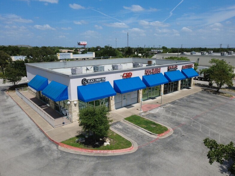 1050 N Lakeline Blvd, Cedar Park, TX à louer - Photo de l’immeuble – Image 1 sur 4