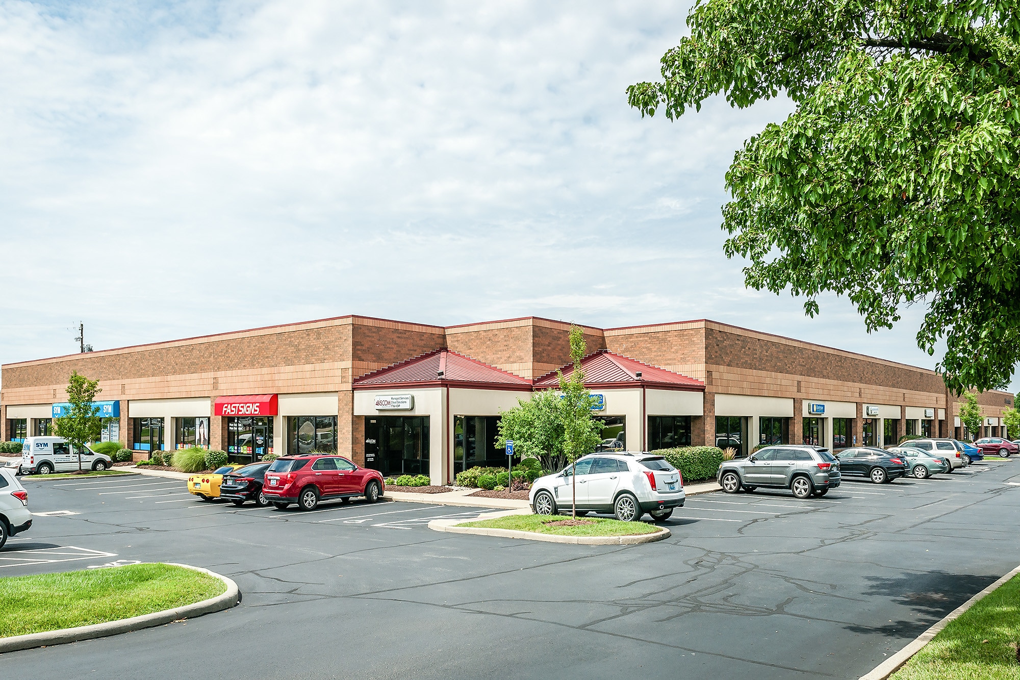 11101-11135 Kenwood Rd, Cincinnati, OH à louer Photo principale– Image 1 sur 9