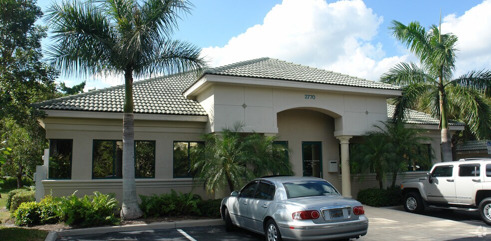 2770 Horseshoe Dr S, Naples, FL à vendre - Photo de l’immeuble – Image 2 sur 9