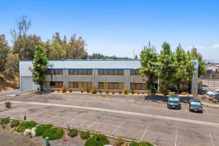 325 State Pl, Escondido, CA à louer - Photo de l’immeuble – Image 1 sur 5