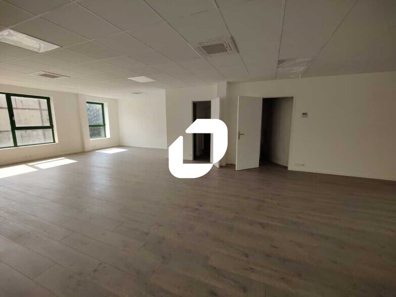 Bureau dans Viry-Châtillon à louer - Photo intérieure – Image 3 sur 9