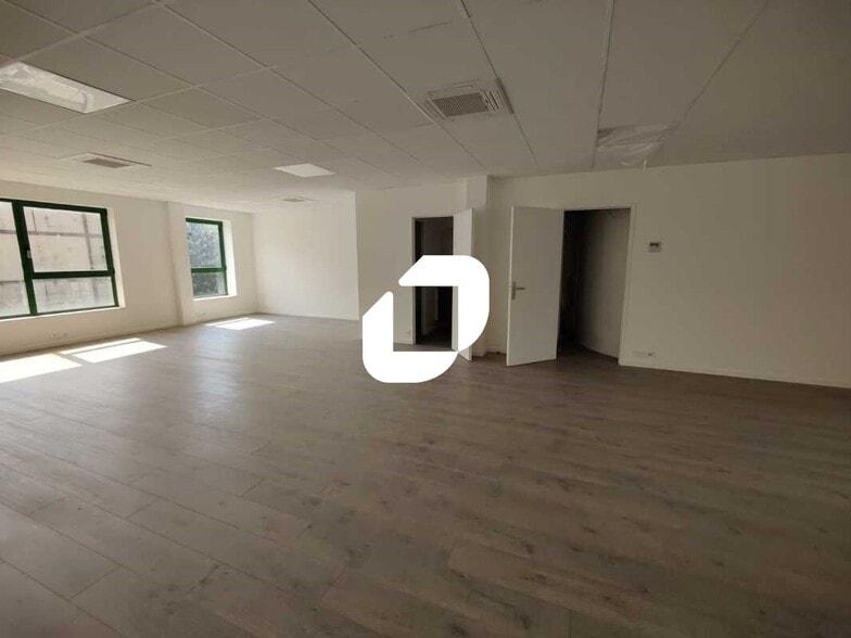 Bureau dans Viry-Châtillon à louer - Photo intérieure – Image 3 sur 9