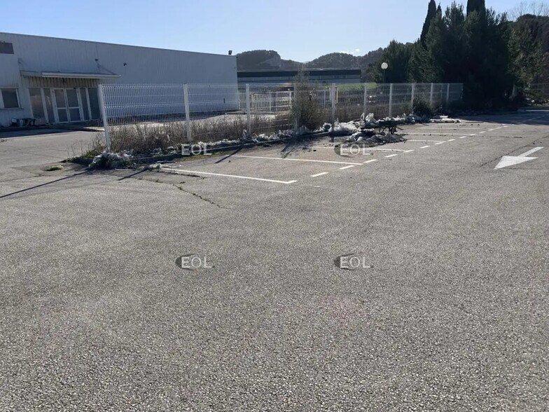 Local d’activités dans Bouc-Bel-Air à louer - Photo de l’immeuble – Image 1 sur 5