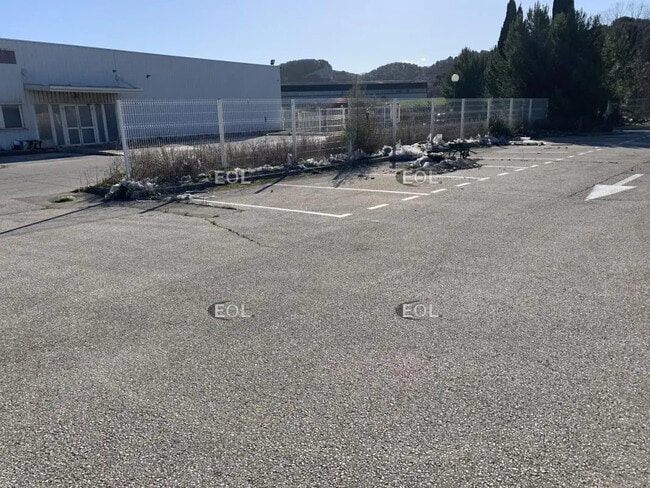 Plus de détails pour Local d'activités à louer