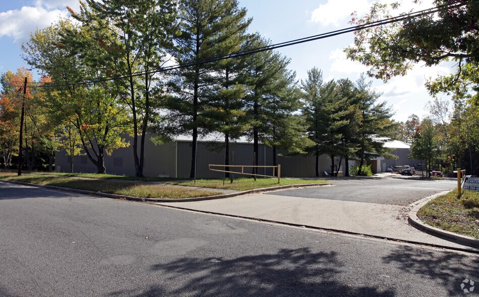 10011 Good Luck Rd, Glenn Dale, MD à louer - Photo de l’immeuble – Image 1 sur 3