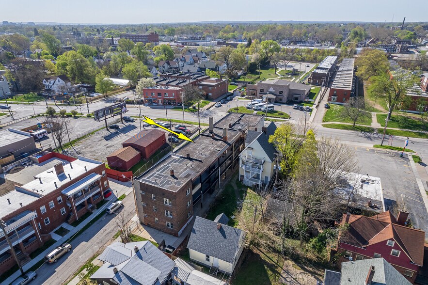 8702 Detroit Ave, Cleveland, OH à vendre - Photo de l’immeuble – Image 2 sur 28