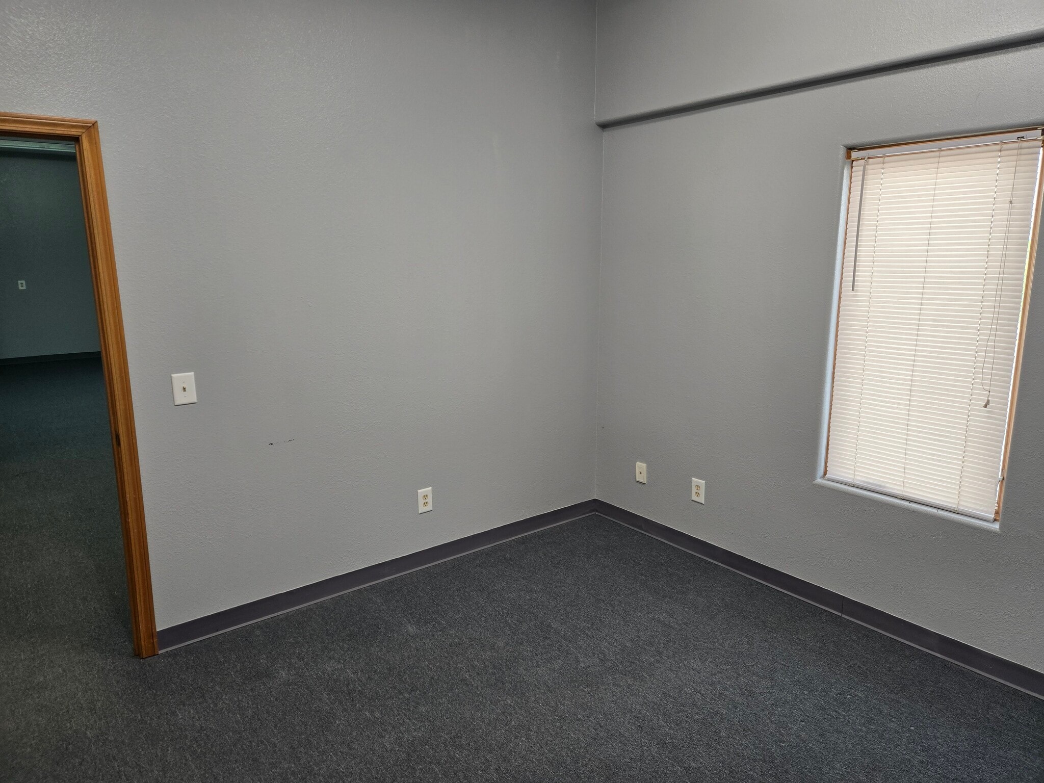6004 Highview Dr, Fort Wayne, IN à louer Photo de l’immeuble– Image 1 sur 4