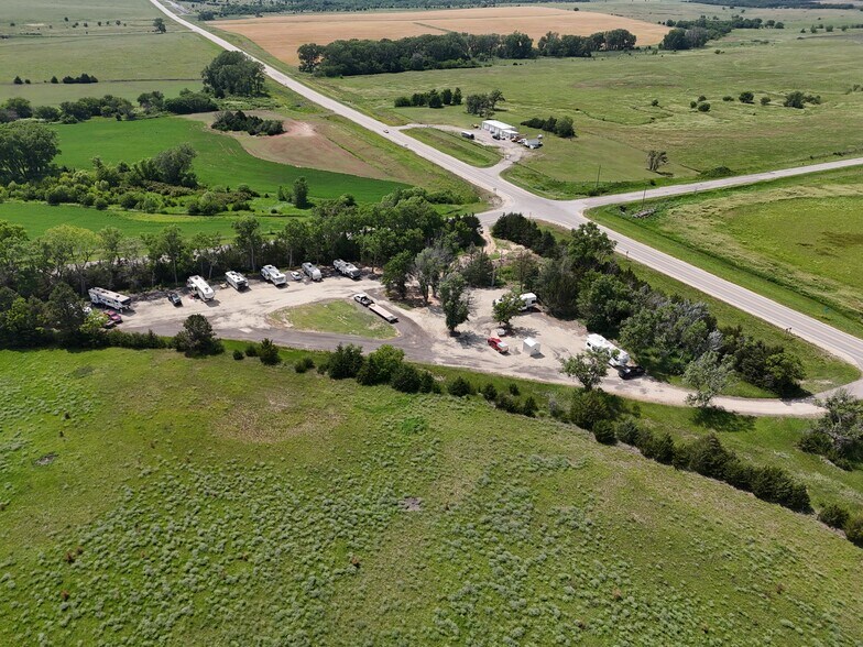 2608 Deer rd, Miltonvale, KS à vendre - Photo de l’immeuble – Image 1 sur 9