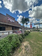 1111 W Hwy 290, Dripping Springs, TX à louer Photo de l’immeuble– Image 1 sur 1