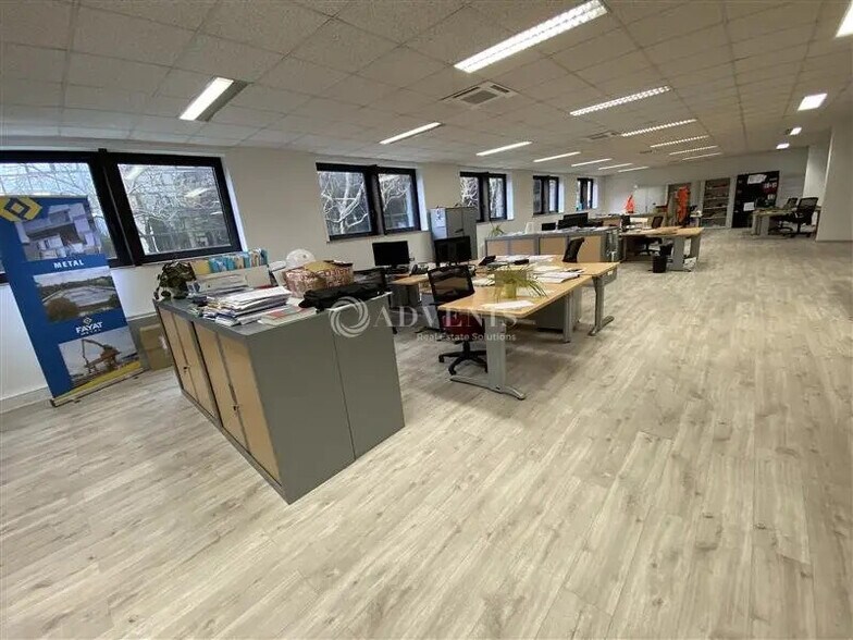 Bureau dans Lognes à louer - Photo de l’immeuble – Image 3 sur 12
