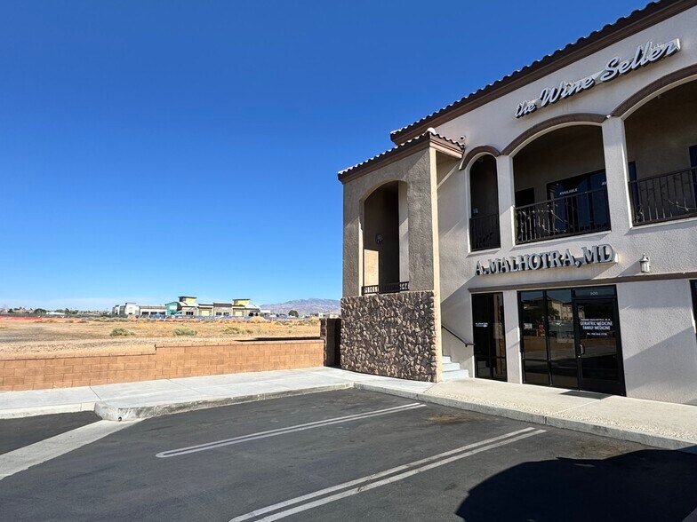 19341 Bear Valley Rd, Apple Valley, CA à louer - Photo de l’immeuble – Image 3 sur 7