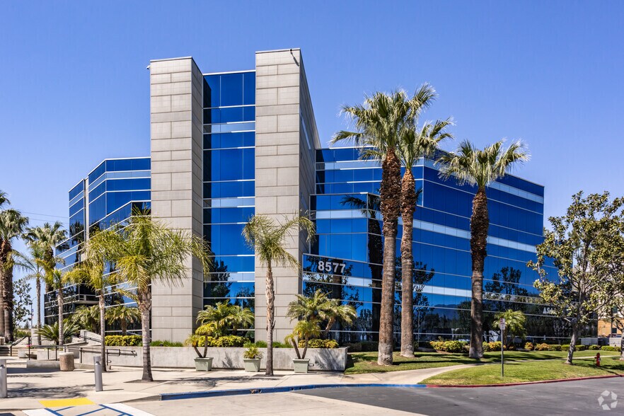 8599 Haven Ave, Rancho Cucamonga, CA à louer - Photo de l’immeuble – Image 1 sur 16